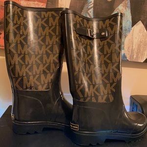 Women Michael Kors boots size 9